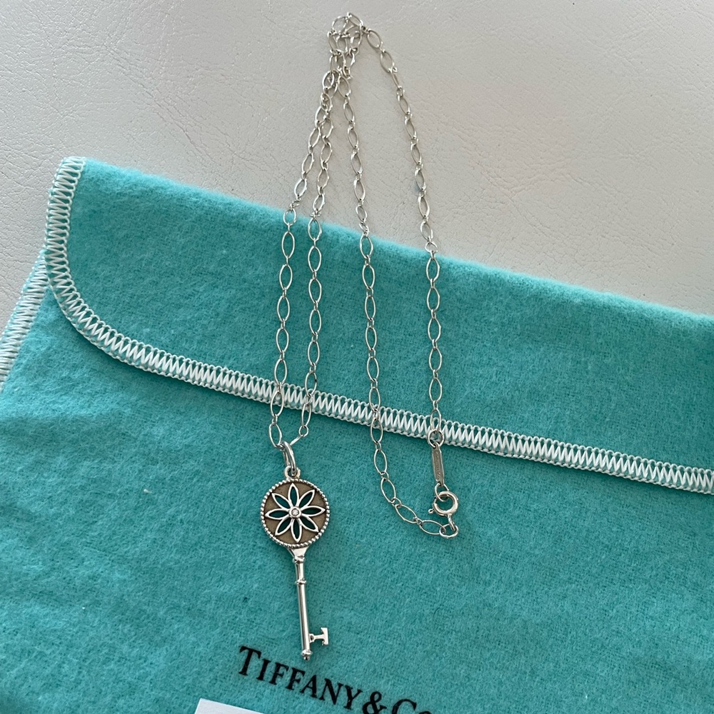 Tiffany & Co daisy key necklace‎ - Picture 2 of 9
